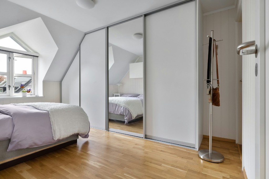 Custom sliding door wardrobe with mirrored panel